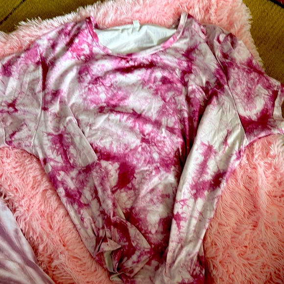Soft women t-shirt.pink and white. 2X is the size.From Hein. - Picture 1 of 1